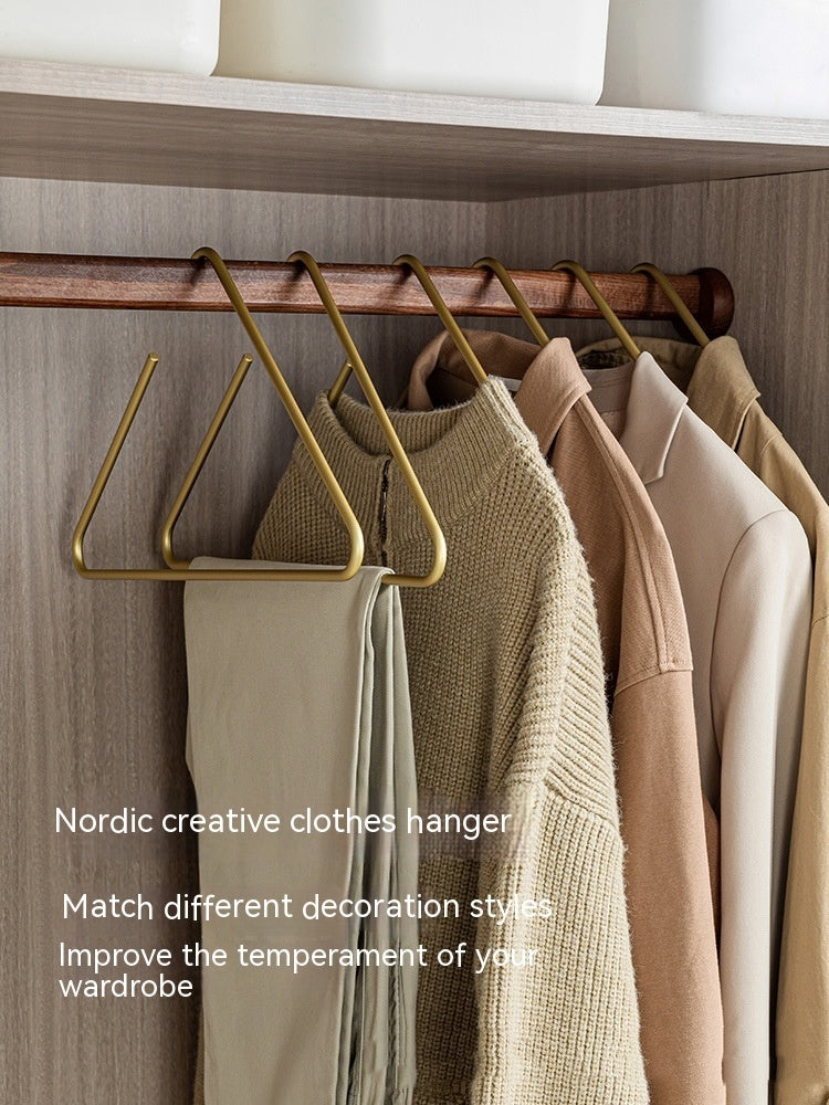 Modern Clothes Display Rack — Chic Organization for Every Space