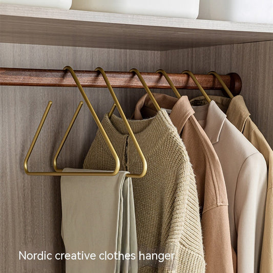 Modern Clothes Display Rack — Chic Organization for Every Space